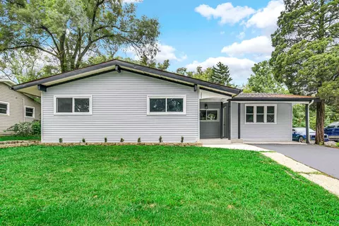 267 Rivers View Dr, Carpentersville, IL 60110