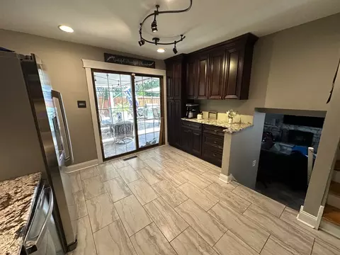 655 Cedar Ln, Bartlett, IL 60103 photo 2
