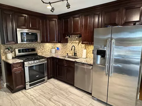 655 Cedar Ln, Bartlett, IL 60103 photo 3