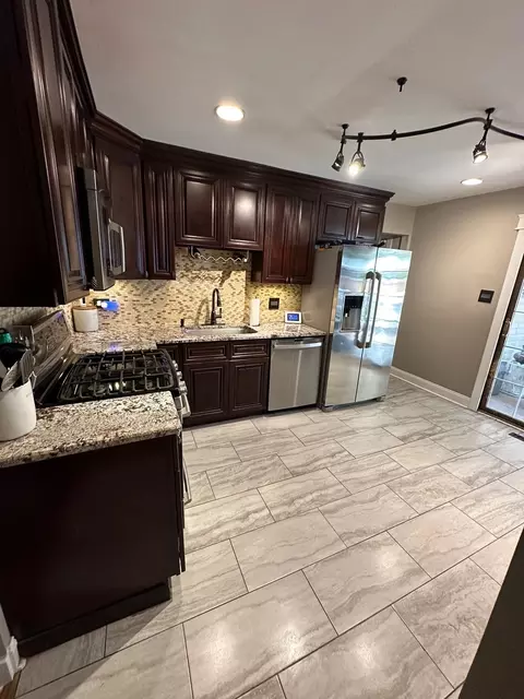 655 Cedar Ln, Bartlett, IL 60103 photo 5