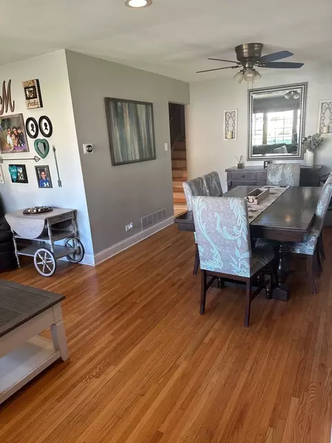 655 Cedar Ln, Bartlett, IL 60103 photo 7