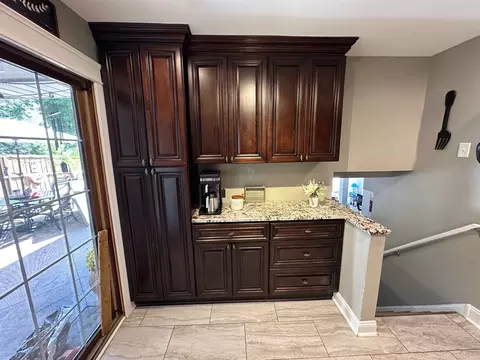 655 Cedar Ln, Bartlett, IL 60103 photo 4