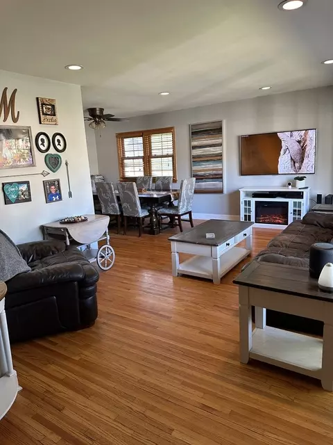 655 Cedar Ln, Bartlett, IL 60103 photo 8