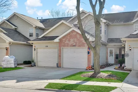 141 Golfview Dr, Glendale Heights, IL 60139