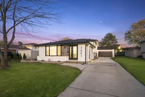 7641 S 88th Ave, Justice, IL 60458
