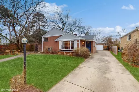9238 Forestview Rd, Evanston, IL 60203 photo 2