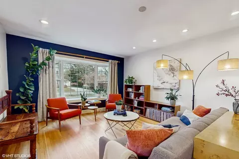 9238 Forestview Rd, Evanston, IL 60203 photo 3