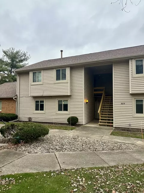 1619 Lyndhurst Dr #B, Savoy, IL 61874