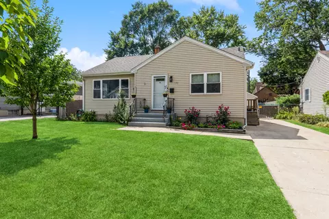 132 N Tatge Ave, Bartlett, IL 60103