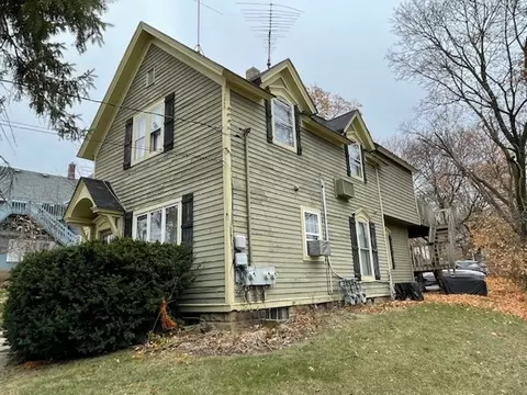 512 W Chicago St, Elgin, IL 60123 photo 2