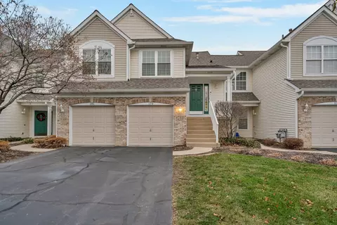 179 Hidden Pond Cir, Aurora, IL 60504