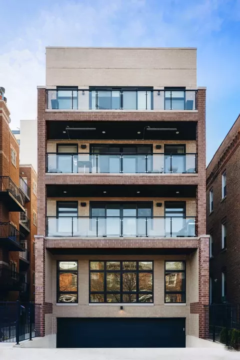 231 W Scott St #3, Chicago, IL 60610