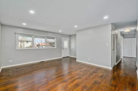 Living - 555 Jamison Ln, Hoffman Estates, IL 60169 photo 1 of 3