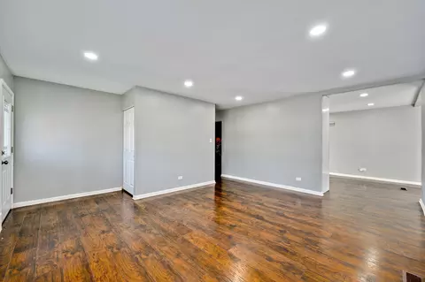 Living - 555 Jamison Ln, Hoffman Estates, IL 60169 photo 2 of 3