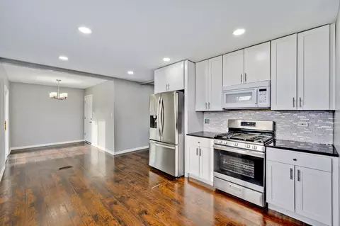 Kitchen - 555 Jamison Ln, Hoffman Estates, IL 60169 photo 3 of 3