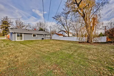 Exterior - 555 Jamison Ln, Hoffman Estates, IL 60169 photo 3 of 3