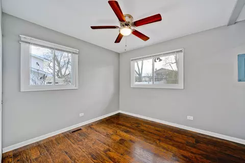Bedroom - 555 Jamison Ln, Hoffman Estates, IL 60169 photo 1 of 3