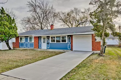555 Jamison Ln, Hoffman Estates, IL 60169