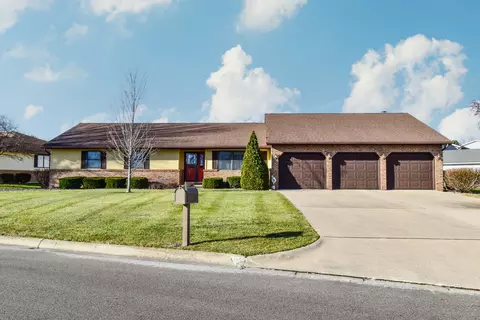 1801 Cardinal Ct, Pontiac, IL 61764