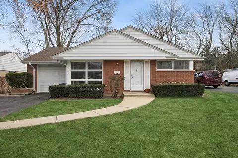 1147 Oxford Rd, Deerfield, IL 60015