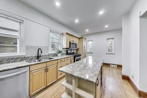 4818 W Warner Ave, Chicago, IL 60641 photo 10