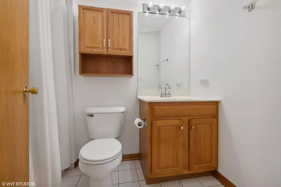 Bath - 1129 Amber Dr, Lemont, IL 60439 photo 2 of 2