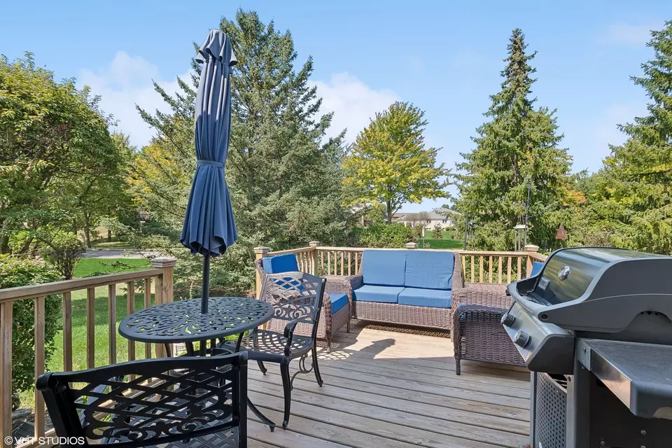 Exterior - 1129 Amber Dr, Lemont, IL 60439 photo 3 of 4