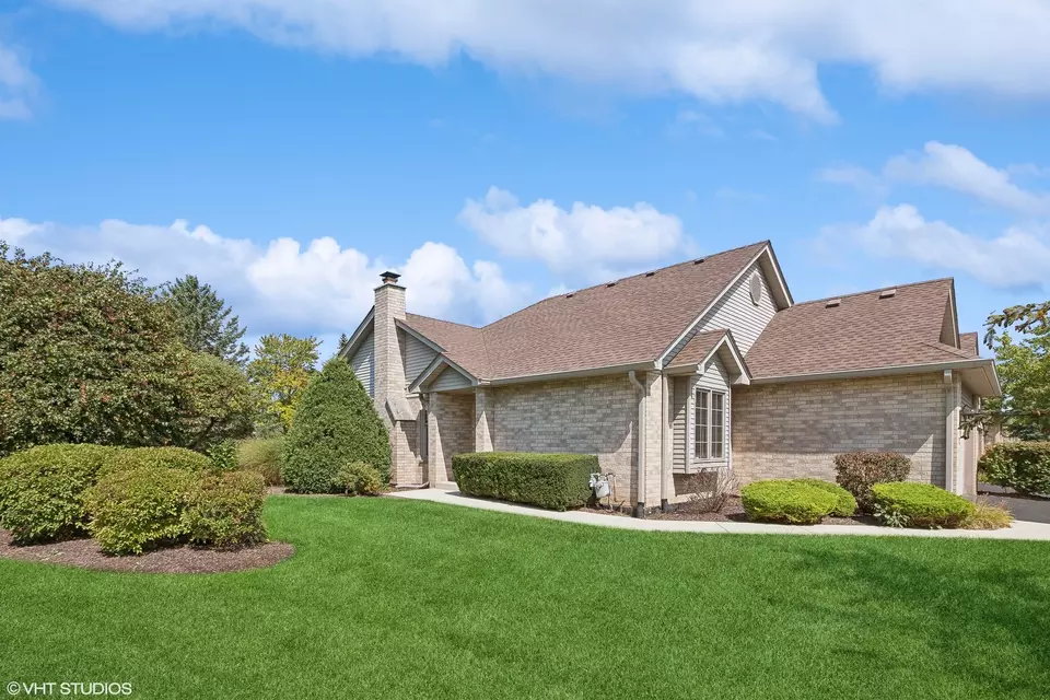 Exterior - 1129 Amber Dr, Lemont, IL 60439 photo 2 of 4