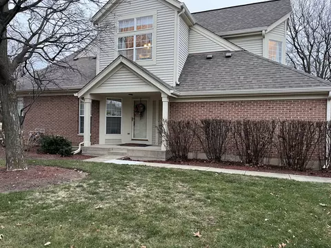 3 Ione Dr #A, South Elgin, IL 60177