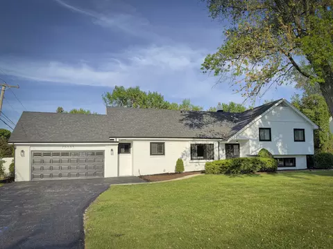 7 S135 Clover Ct, Naperville, IL 60540