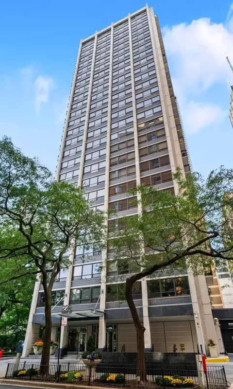 222 E Pearson St #504, Chicago, IL 60611