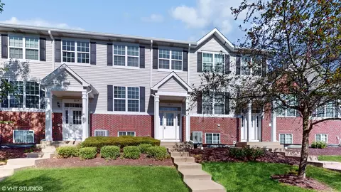 2237 Beresford Dr, Yorkville, IL 60560