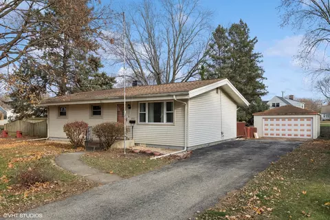 301 2nd Ct, Crystal Lake, IL 60014