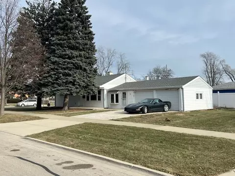 2005 Birch St, Des Plaines, IL 60018 photo 2