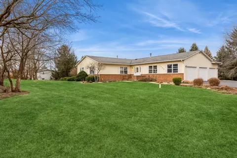 1609 Polaris Rd, Spring Grove, IL 60081