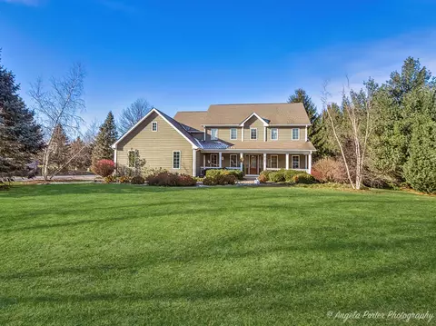 3111 Rogers Rd, Crystal Lake, IL 60012