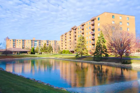 1717 W Crystal Ln #401, Mount Prospect, IL 60056