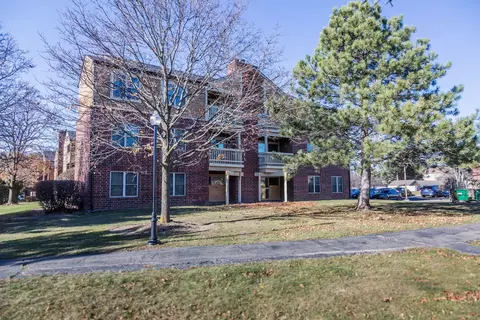124 Glengarry Dr #301, Bloomingdale, IL 60108