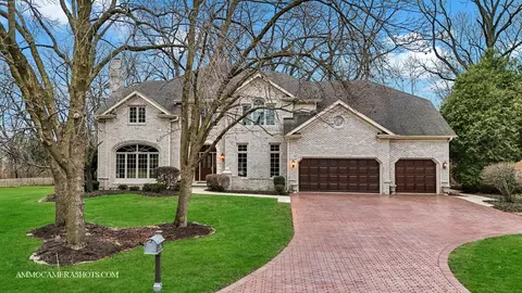 8 S311 Shires Ct, Naperville, IL 60540