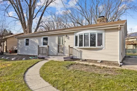 106 Center St, Port Barrington, IL 60010