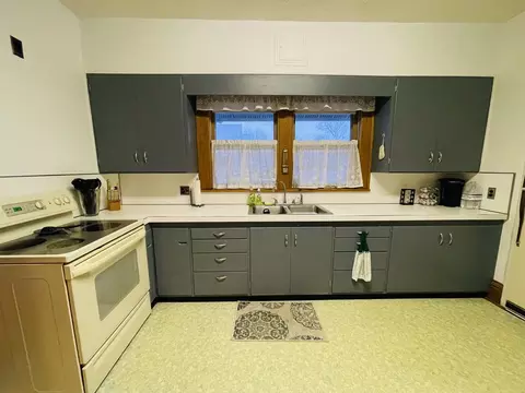 Kitchen - 117 W Delaware St, Dwight, IL 60420 photo 2 of 3