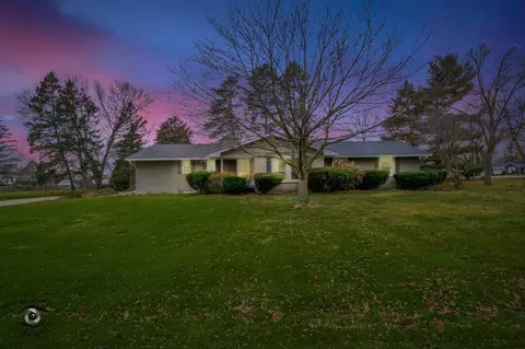 905 Johnston Dr, Aurora, IL 60506