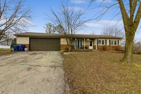 328 E Willow St, Elburn, IL 60119