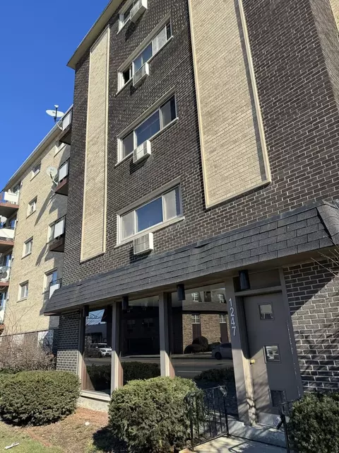 1247 S Harlem Ave #108, Berwyn, IL 60402