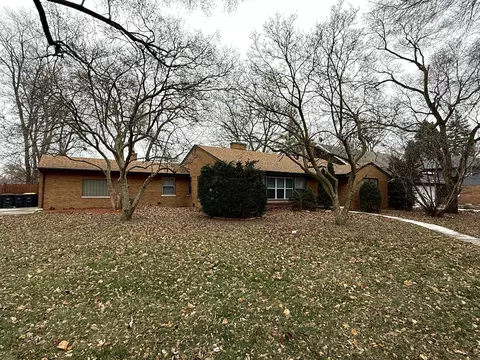 17611 Henry St, Lansing, IL 60438