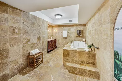 Bath - 360 E Randolph St #2805-2806, Chicago, IL 60601 photo 4 of 8