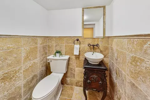 Bath - 360 E Randolph St #2805-2806, Chicago, IL 60601 photo 8 of 8