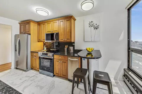 Kitchen - 360 E Randolph St #2805-2806, Chicago, IL 60601 photo 2 of 3