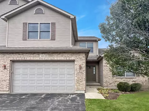 1423 Ridge Dr, Sycamore, IL 60178