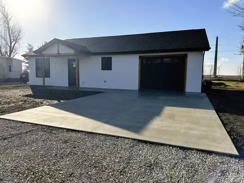107 Valerie Ln, Wapella, IL 61777